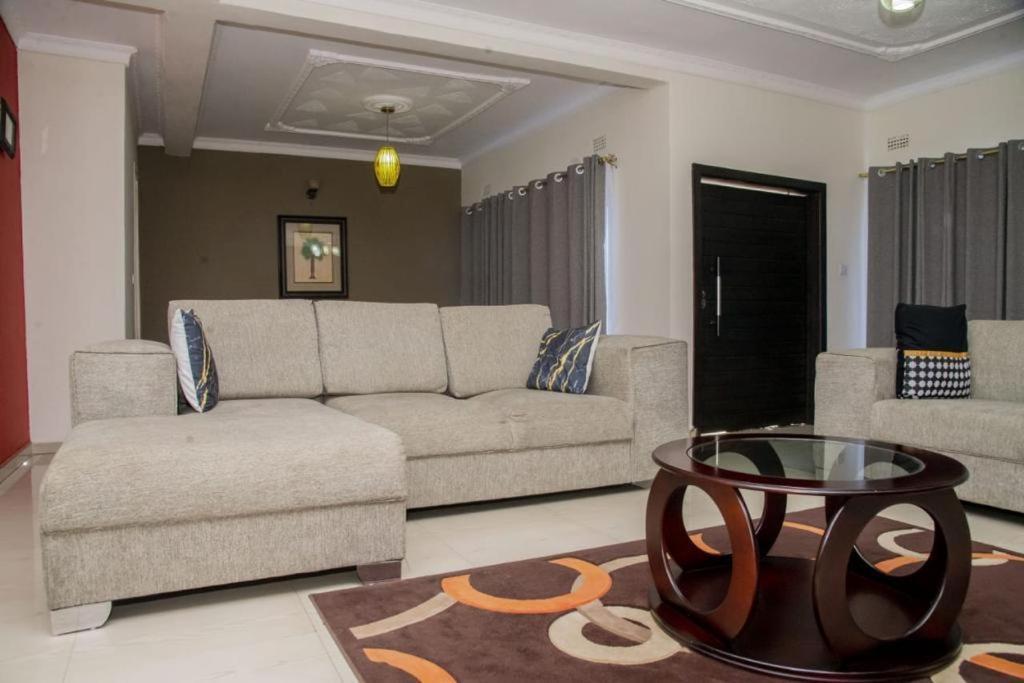 Royal Suites Apartments Lusaka Eksteriør billede